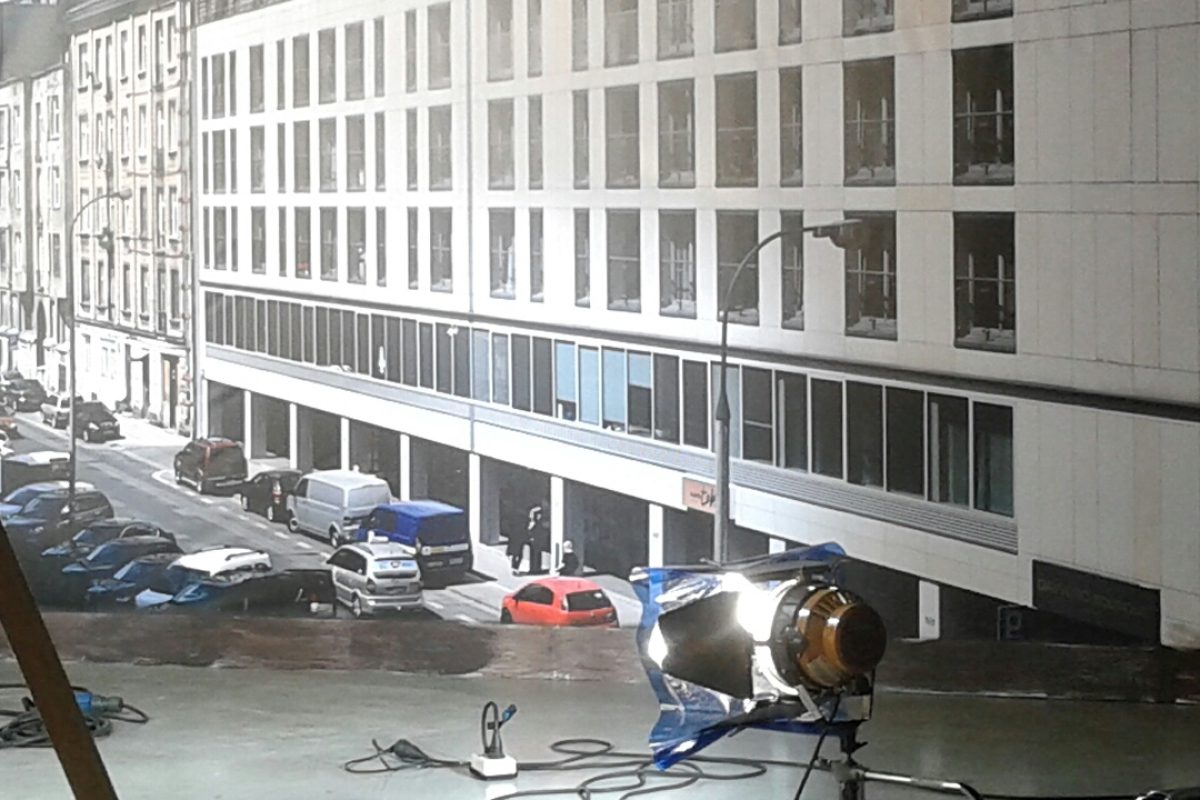 01_Ulica za oknami mieszkania pana Henryka_Dziewczyny ze Lwowa_scenografia _01